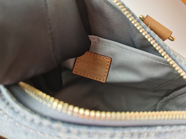 ルイヴィトンバッグ素材ディテール